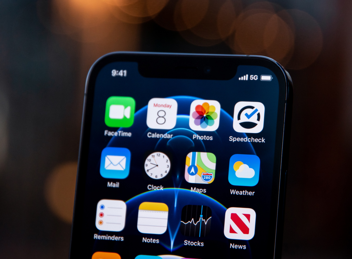 平坝苹果手机维修分享为什么 iPhone 12 在冬季会自动关机 